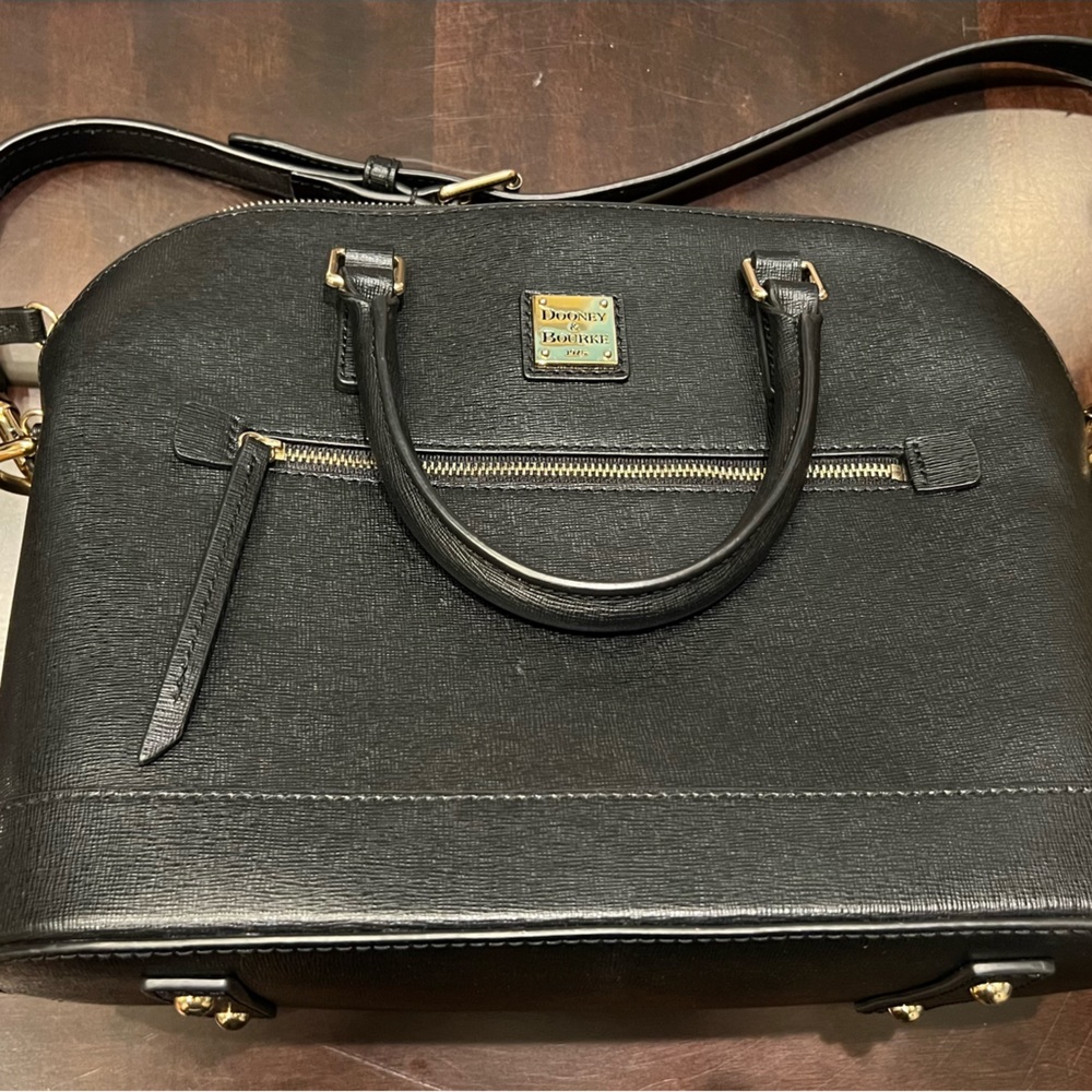 Dooney and Bourke Saffiano Domed Zip leather bag - Black